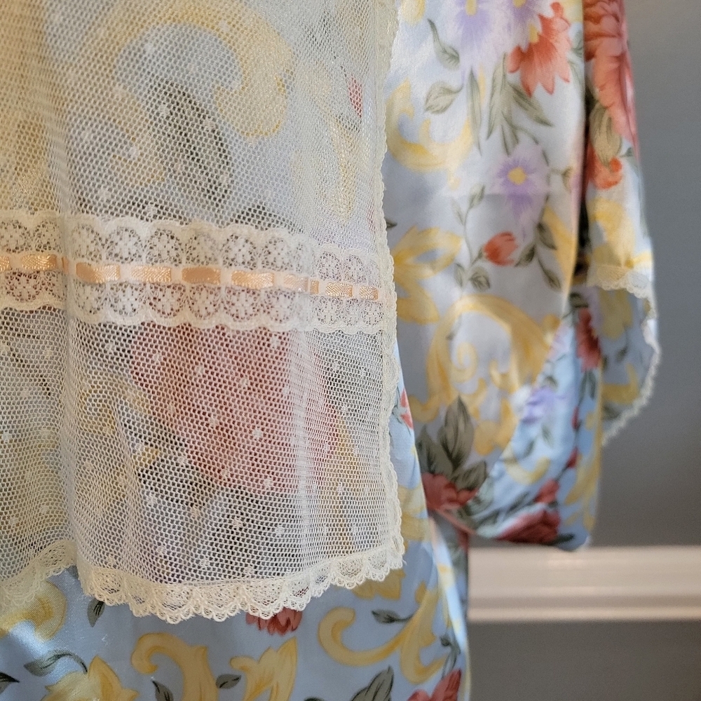 Victoria's Secret Gold Label Vintage Floral Robe - Picture 4 of 6